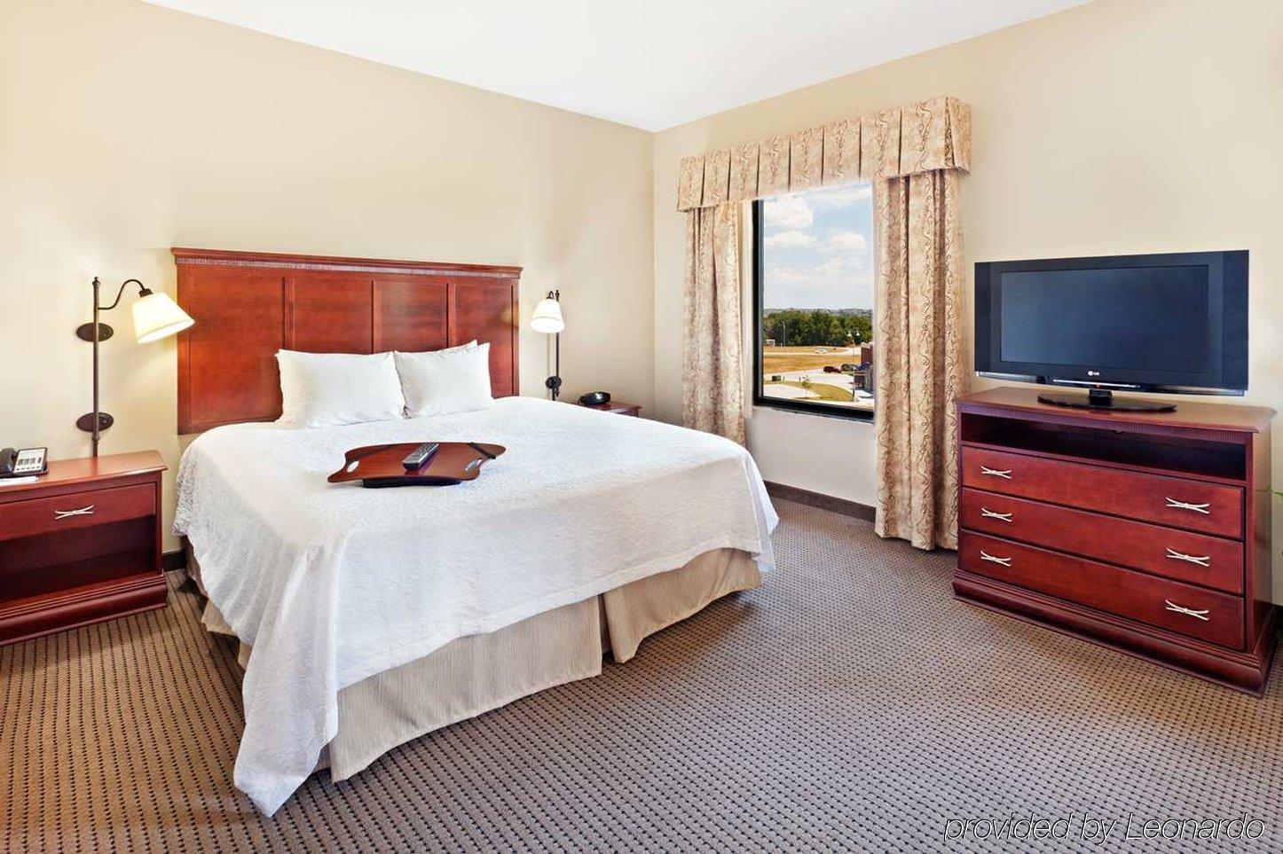Hampton Inn & Suites Omaha Southwest-La Vista Exterior photo